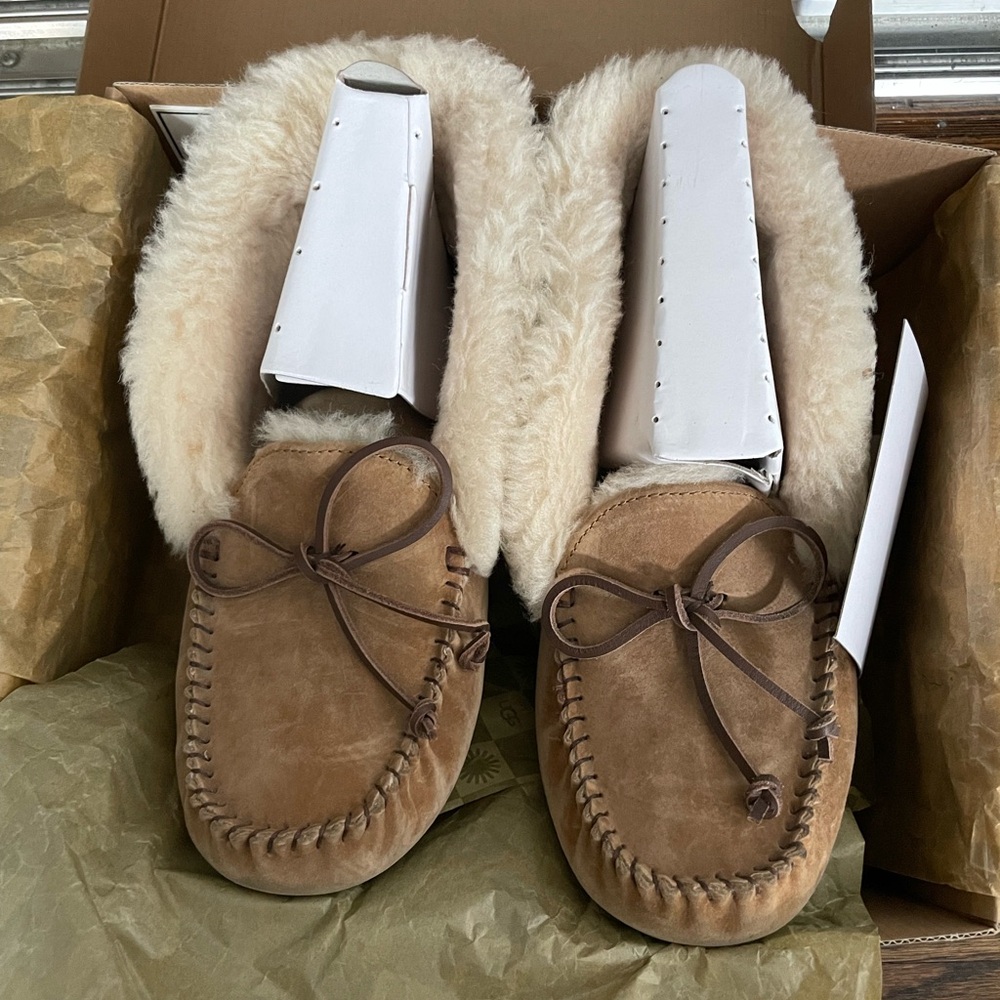 UGG Alena Slippers Women’s size 8